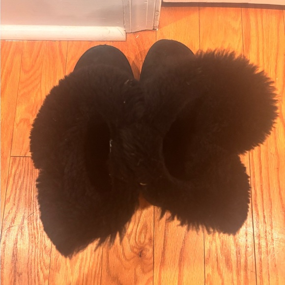 Preowned Ugg Women's Bailey Button Sheepskin Boot Size 6 - Picture 4 of 7